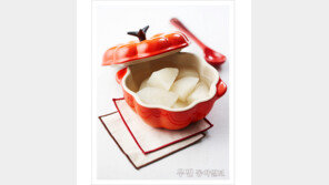 [우먼 동아일보 이유식 3-STEP] 푸드 디렉터 메이와 함께~ 르크루제 원형 냄비로 만드는 초기 이유식 ‘배숙’