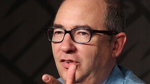 [SD포토] 베리 소넨필드 감독 “한국팬들 반가워요~”