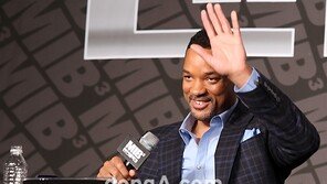 [SD포토] 윌스미스, 손인사도 할리우드 스타답게~