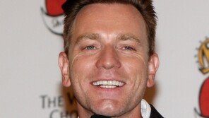 할리우드 스타 이완 맥그리거 “서울 시내 활보하고 싶어”