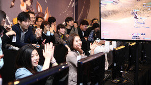 온라인 게임업계 치맛자락을 잡다