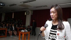 [포토] 김연아, 첫사랑 생각나게 하는 ‘교생 선생님’