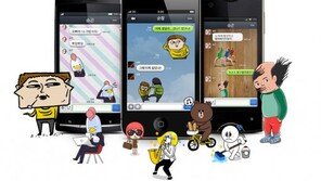 웹툰 스티커·야구 이모티콘… 카∼ 톡톡 튀네! ‘카톡’