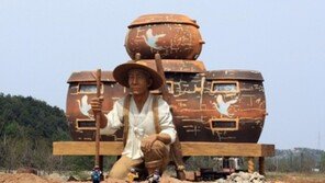 16m 거대 농부, “헉~ 걸리버가 나타났다” 깜짝!