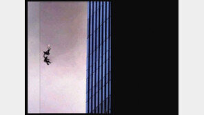  ‘911 테러’ 무역센터에서 손잡고 뛰어내린 두 사람