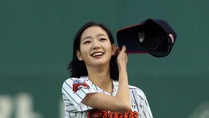 [포토] 김고은, 환한 미소에 부산 男心 ‘사르르’