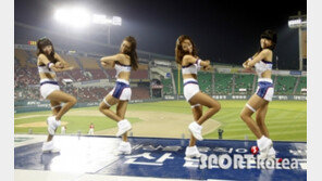 [포토] 두산 치어리더, 꿀벅지에 끈이 포인트!