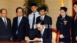 李대통령, 112위치추적법 등 5개 민생 법안 서명