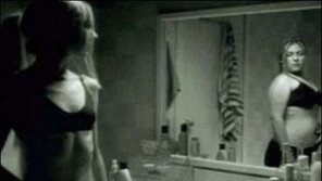 거울 볼 때 남녀차이 “여자는 비관파, 남자는 낙관파”