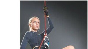 [아웃도어]화사하게 신고 가볍게 걷는다