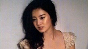 김태희, 누드톤드레스 입으니 ‘관능미’ 폭발 