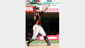 방망이 대신 러닝…홍성흔은 왜?