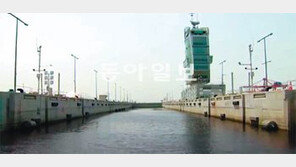 [인천/경기]경인아라뱃길 요트 타보니 갑문 통과하는 데만 꼬박 30분… 답답