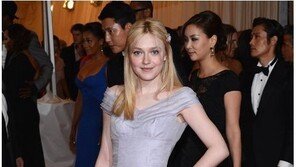 다코타패닝 옆 이병헌-정우성-고소영 ‘병풍 굴욕?’