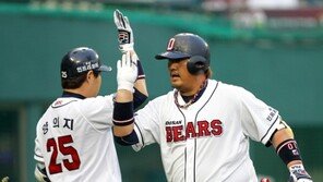 [포토] 최준석 ‘이게 홈런이지’