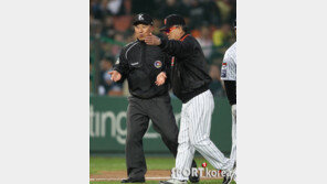 [포토] 양승호 감독 ‘비디오 판독 좀…’