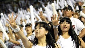 [포토] 치어리더, ‘저희 꼭 간호사 같죠?’