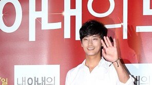 [SD포토] 주지훈, 오랜만에 나와 감잃었나? ‘슬리퍼 무리수’