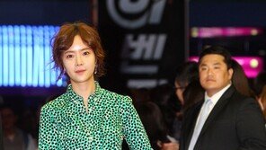 [SD포토] 황정음, 논란 원천 차단? ‘노출 제로’ 복고패션