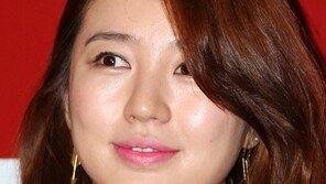 [SD포토] 윤은혜, 살 오른 듯 둥근 턱선…‘V라인 실종’