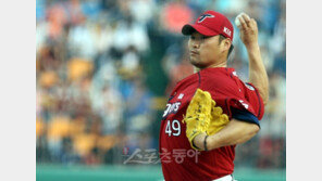 김진우 “1791일만의 승리구, 자기야 받아 줘∼”