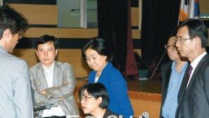 [통합진보 벼랑끝 내전]이정희 “투명해진다고 대중정당 되나”