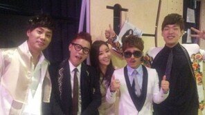 원자현 매너무릎 “얼굴·몸매만 아니라 마음도 착하네”