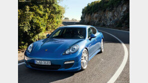 포르쉐, 파나메라보다 작은 4도어 쿠페 출시?