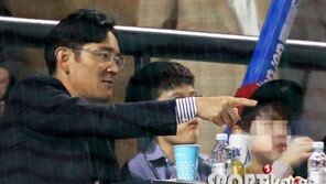 [포토] 삼성 이재용 사장, 아들과 오붓한 잠실야구장 나들이