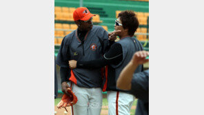 뽀글뽀글…괴물 류현진 ‘파마 머리’한 까닭은?