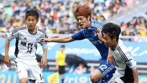 [SD포토] 윤두준 ‘볼은 내꺼야!’