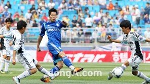 [SD포토] ‘볼살실종’ 이완, 폭풍 드리블