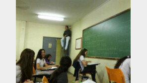 완벽한 커닝 감독, ‘도무지 컨닝할 수가 없네’