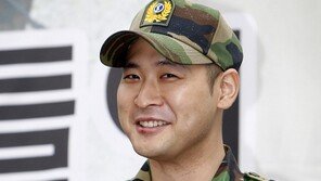 [포토] 미쓰라진 제대 ‘케이크들고 환한 미소’