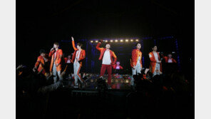 신화 첫 대만공연 성황…동물사료화환 ‘눈길’