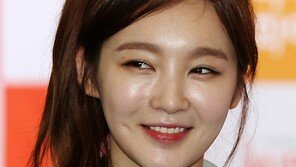 [SD포토] 강민경 ‘아기 피부보다 더 투명하네’
