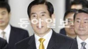 조현오 前청장 검찰서 진술 “盧 차명의심 계좌에 20억… 2004년 입금, 퇴임때 인출”