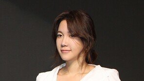 [포토] 이지아, 디아블로3 들고 ‘싱긋’