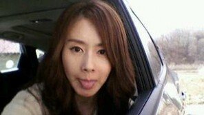 ‘16살 연상연하’ 김지수, 메롱 셀카 공개