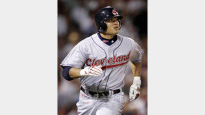 ‘톱타자 변신’ 추신수, 9회 짜릿한 결승타… 소속팀 3연패 탈출