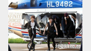 [포토] 인피니트, 추격자 쇼케이스에 전용헬기 투입 ‘역시 대세돌’