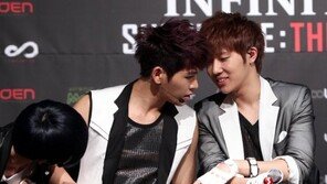 [포토] 인피니트 호야-성규, 초근접 밀담…추격자 쇼케이스