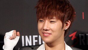 [포토] 인피니트 성규 ‘추격자 많이 사랑해주세요~’