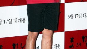 [포토] 주지훈, 공식석상에 반바지+샌들…‘쿨 패션 종결자’