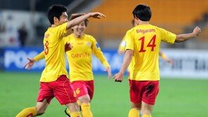 ‘윤빛가람 환상골’ 성남 조1위 16강