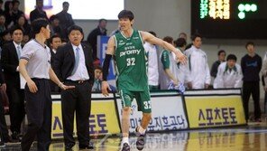 FA 김주성, 동부 남는다