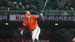 “4번타자가 못해서 팀 꼴찌”…4할대 타자 김태균의 겸손