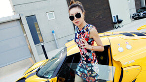 황혜영 화보 속 럭셔리 스포츠카 ‘국내 단 한대…’