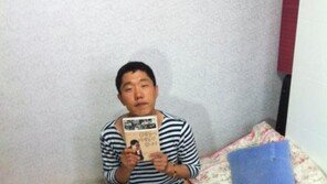 김제동 자취방서 어깨 노출… “더 심한 노출하면 2권 살게”