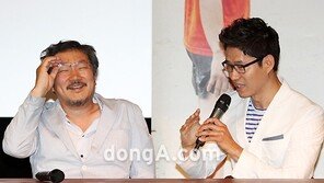 [SD포토] 유준상 농담에 ‘빵~’ 터진 홍상수 감독